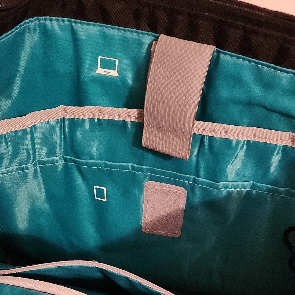 Black Quilted Tote Bag with USB Charging Port - Picture 7 of 7